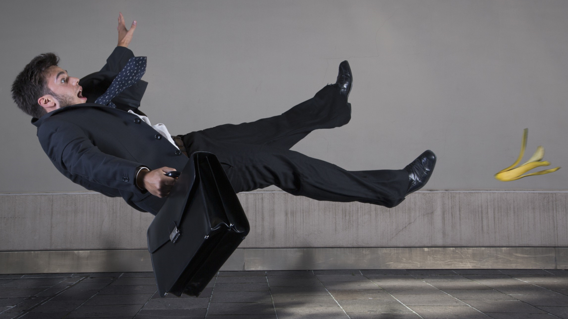 Falling man перевод. Испуганный упавший человек. Fall man. Slipping man. Businessman Falling from Chair.