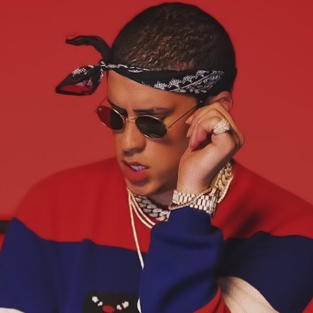 Бэд Банни. Bad Bunny фото. Bad Bunny кудрявый. Bad Bunny косички. Bad bunny x